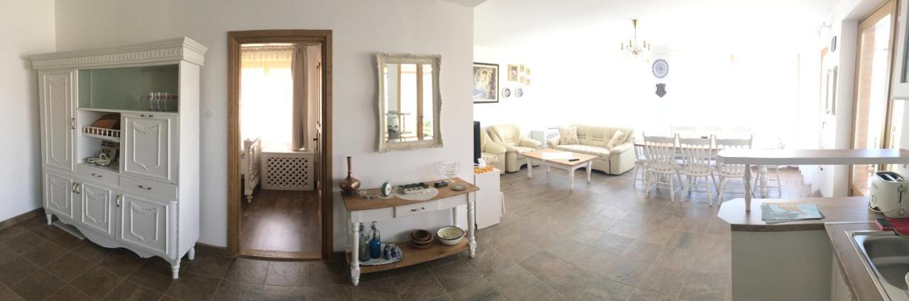 Villa Maximilian Balatonkeresztur Luaran gambar